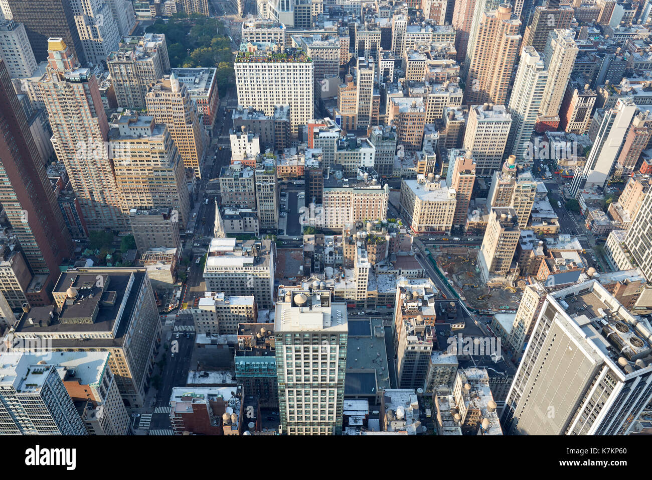 La città di New York Manhattan vista aerea con grattacieli e Fifth Avenue Foto Stock