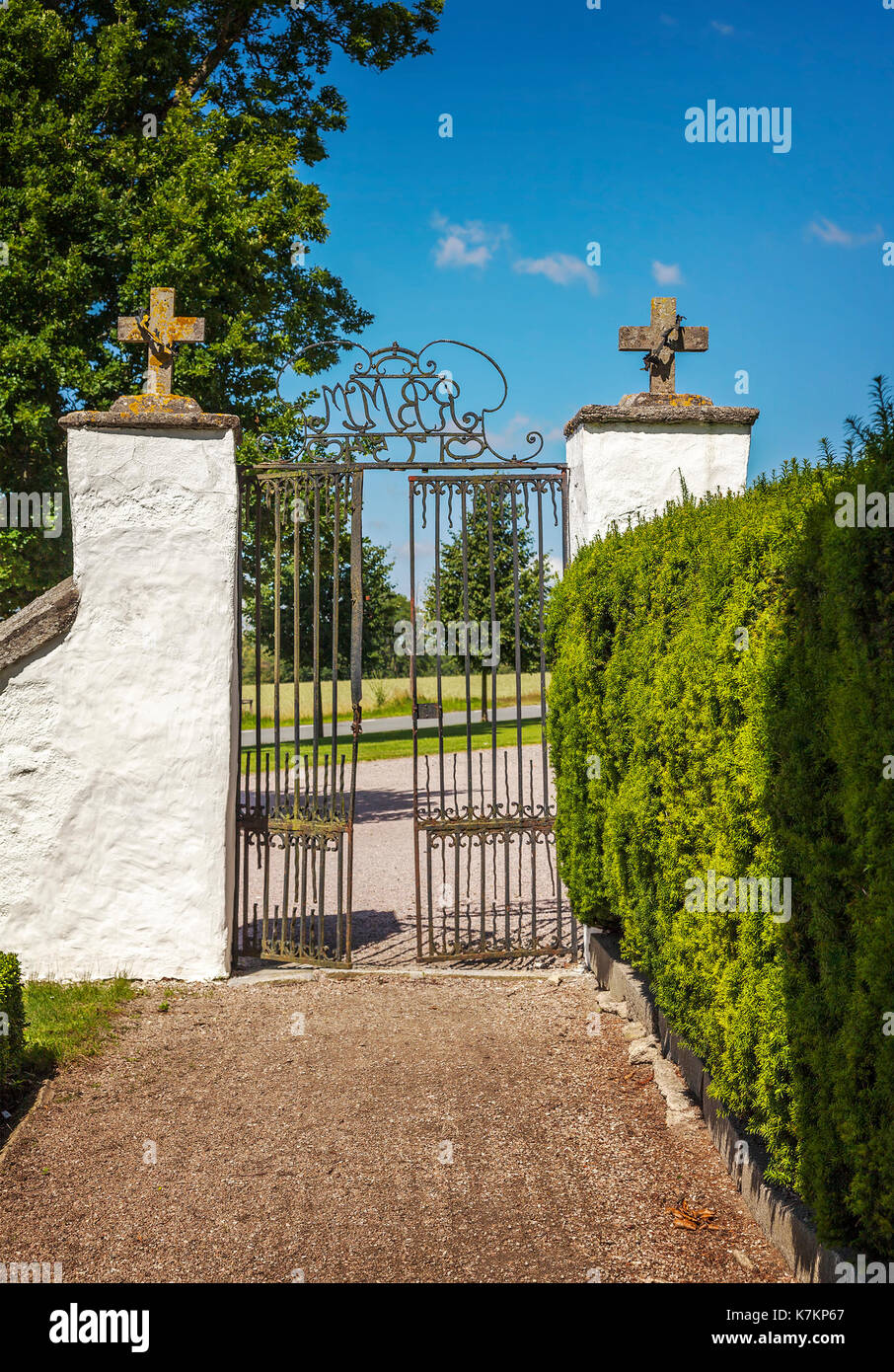 Ornati, cancello arrugginito dalla cappella tosterup in Svezia. Foto Stock