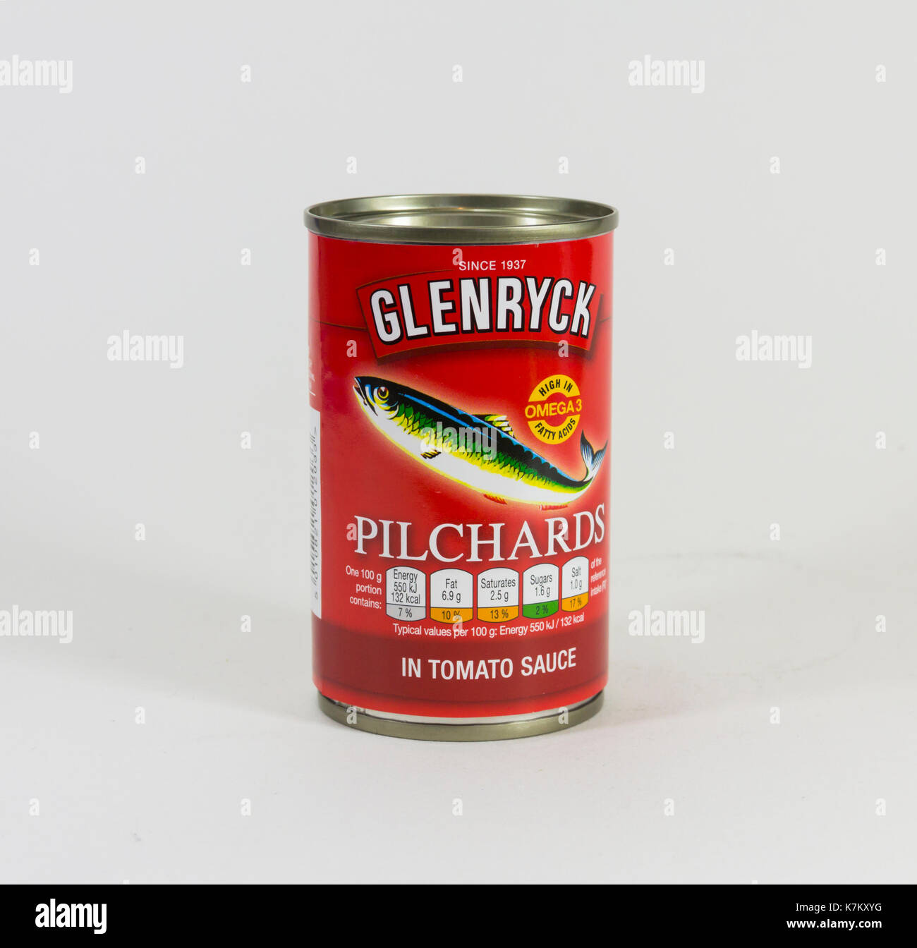 Della glenryck le sarde in salsa di pomodoro, venduto in un 155g. di stagno isolato su bianco. Foto Stock