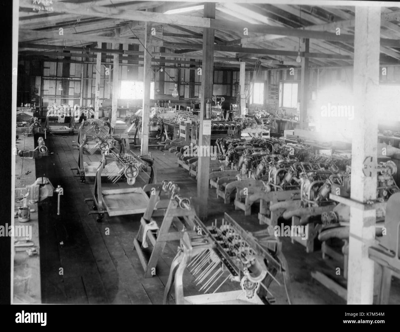 North Island, situata nella baia di San Diego, è una base della Marina degli Stati Uniti e sede di diverse unità navali e aeronautiche. Nota per il suo ruolo nei test e nell'addestramento degli aeromobili, North Island è un sito essenziale per le operazioni militari degli Stati Uniti. È stato storicamente un hub per l'aviazione navale, compresi i test di aeromobili come l'F/A-18 Hornet e vari elicotteri. Foto Stock