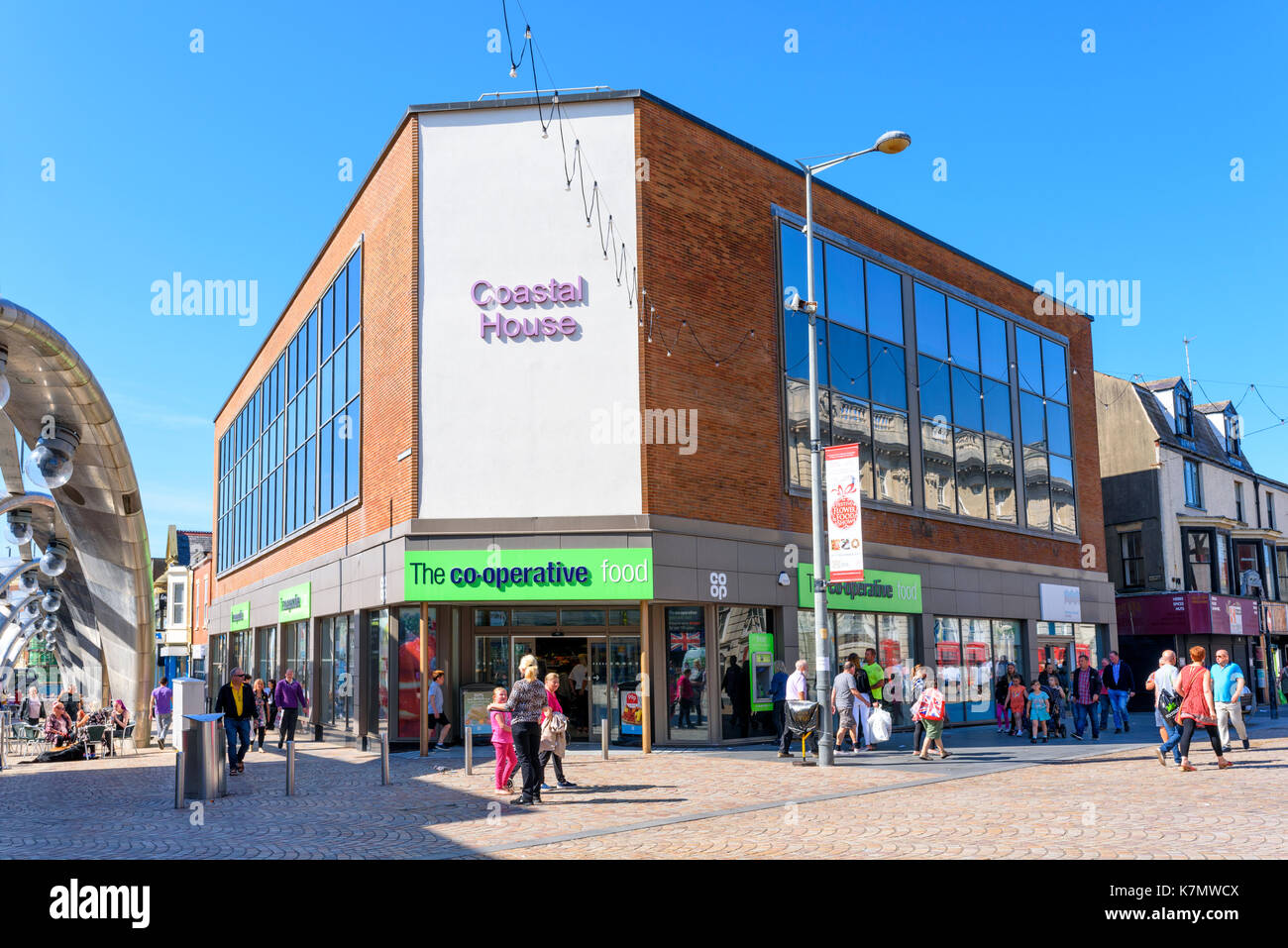 Esterno di un supermercato cooperativo nel centro di Blackpool, Lancashire, Regno Unito Foto Stock