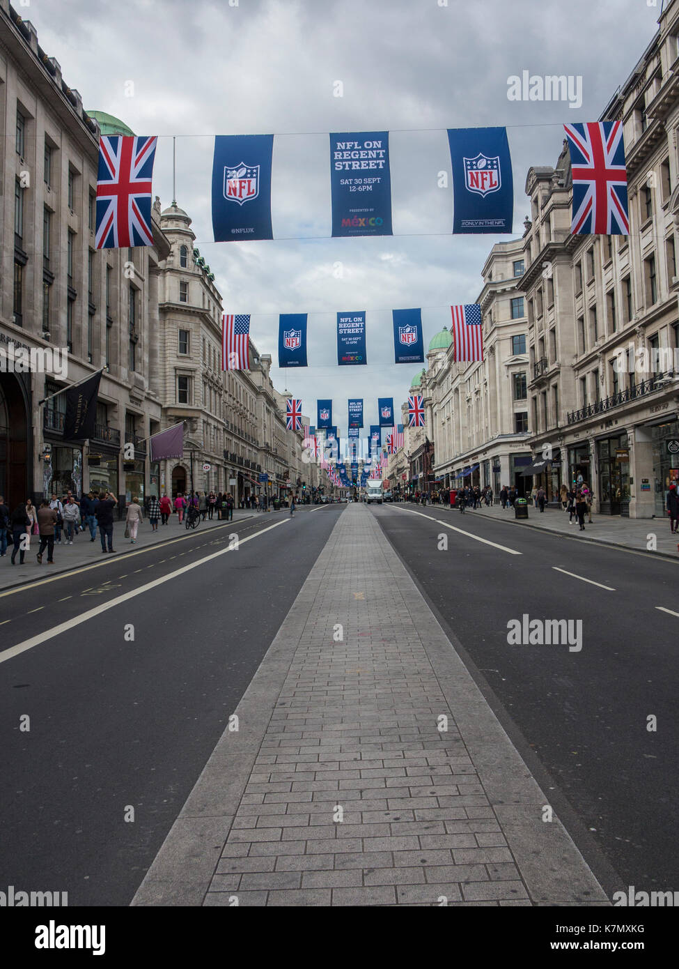 NFL flag su un vuoto di Regent Street Foto Stock