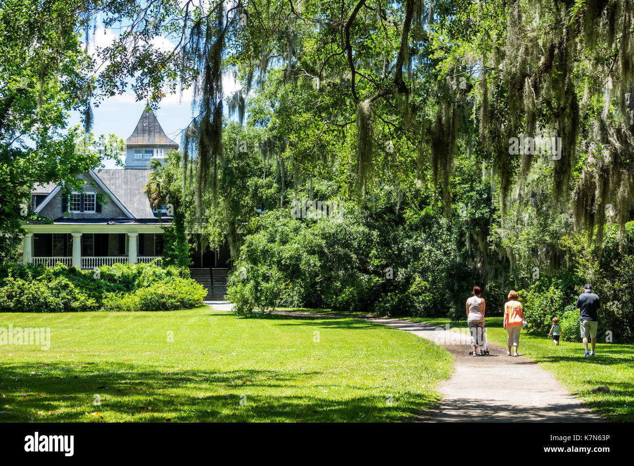 Charleston South Carolina, Magnolia Plantation and Gardens, antebellum, famiglia famiglie genitori genitori bambini, esplorazione, visitatori in viaggio Foto Stock