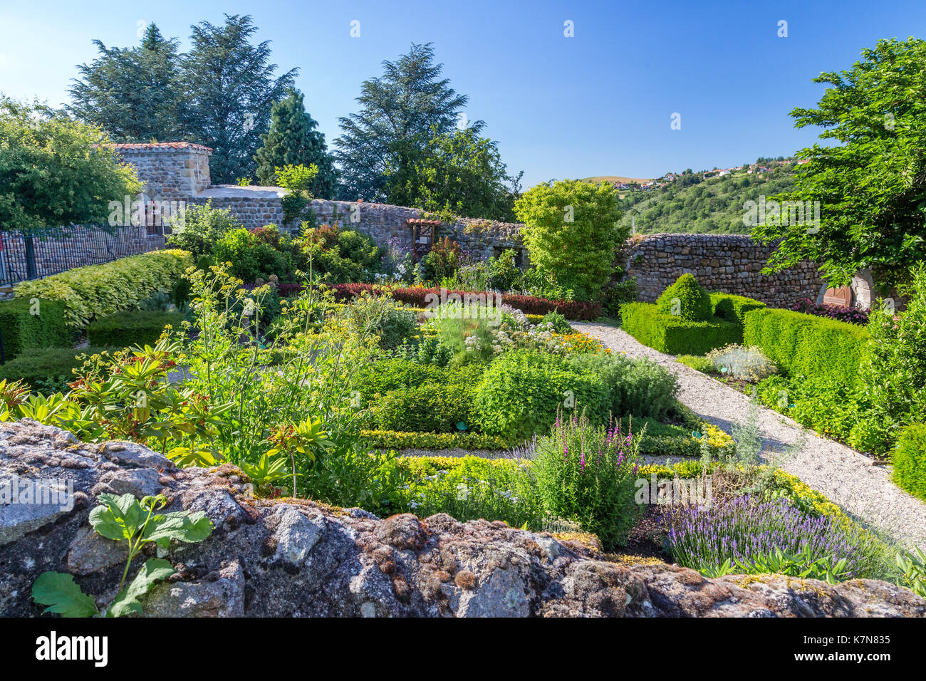 Francia, Loire, Saint Etienne, Saint Victor sur Loire, il giardino del castello Foto Stock