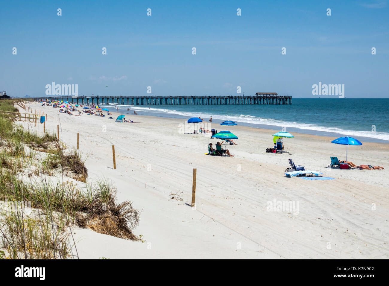 Myrtle Beach South Carolina, Oceano Atlantico, Myrtle Beach state Park, sabbia, molo per la pesca, dune, solarium, SC170516111 Foto Stock