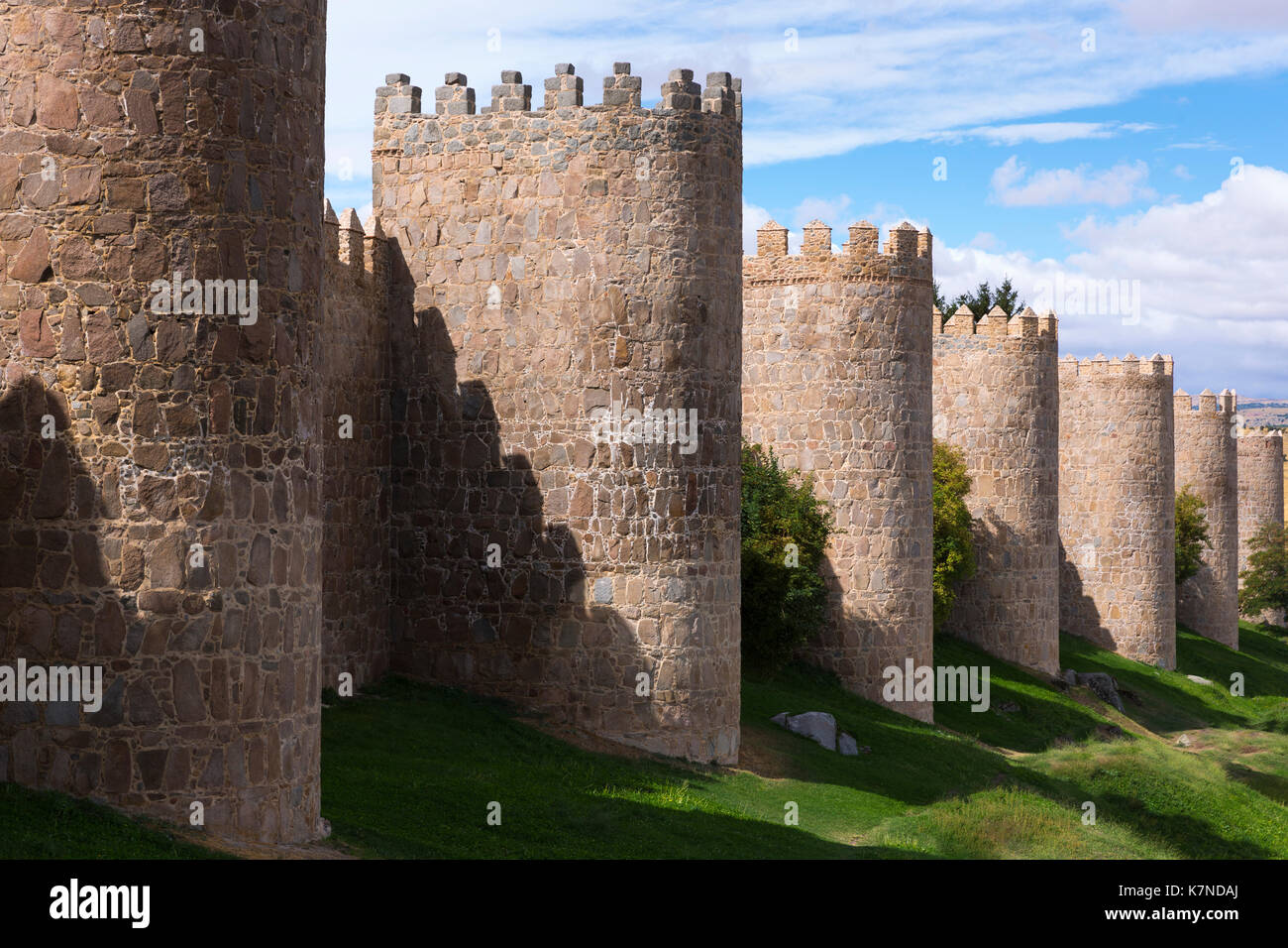 Famosa città vecchia di Avila mura medievali della città, sito Patrimonio Mondiale dell'UNESCO, Spagna Foto Stock