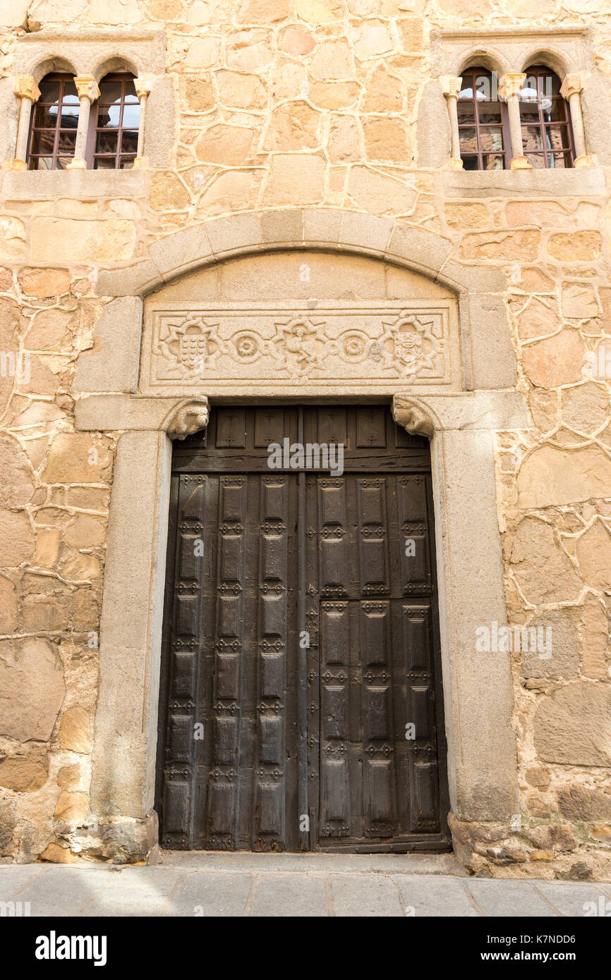 Architettura tradizionale del Palacio d'Avila in Avila, Spagna Foto Stock