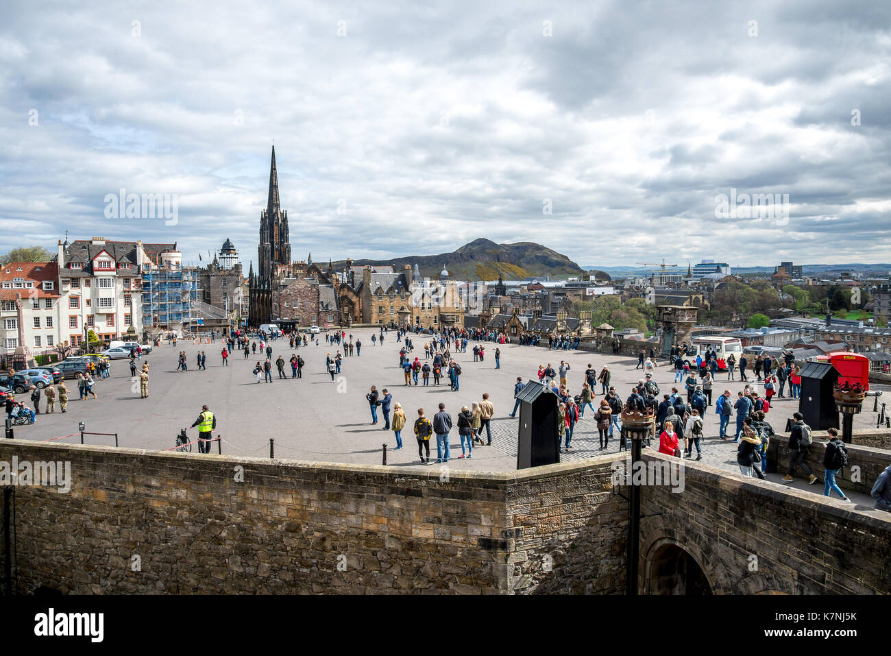 Una vista di piazza Esplanade, Edinburgh Tattoo militare ospita, dal muro di castello Foto Stock