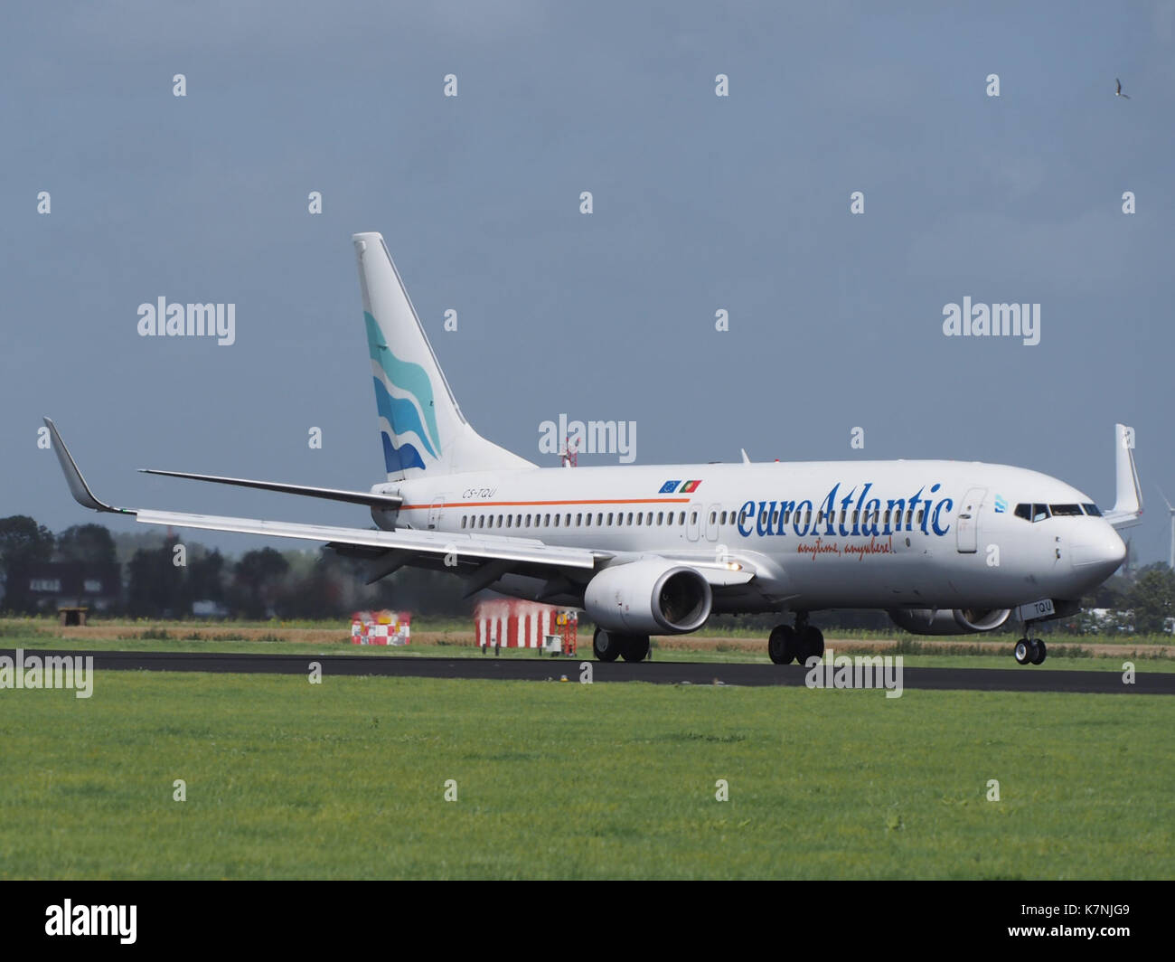 CS-TQU EuroAtlantic Airways Boeing 737-8K2(WL) in atterraggio a Schiphol (EHAM-AMS) pista 18R pic1 Foto Stock