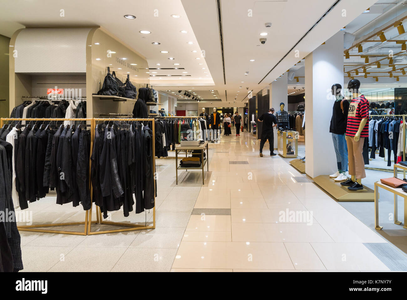 Mosca, Russia - luglio 25.2017. abbigliamento in store tsum Foto Stock