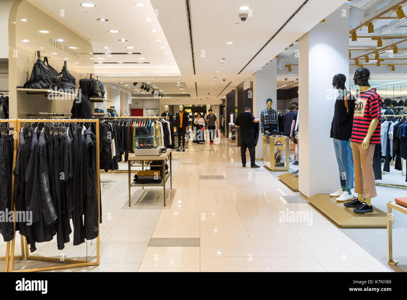 Mosca, Russia - luglio 25.2017. abbigliamento in store tsum Foto Stock