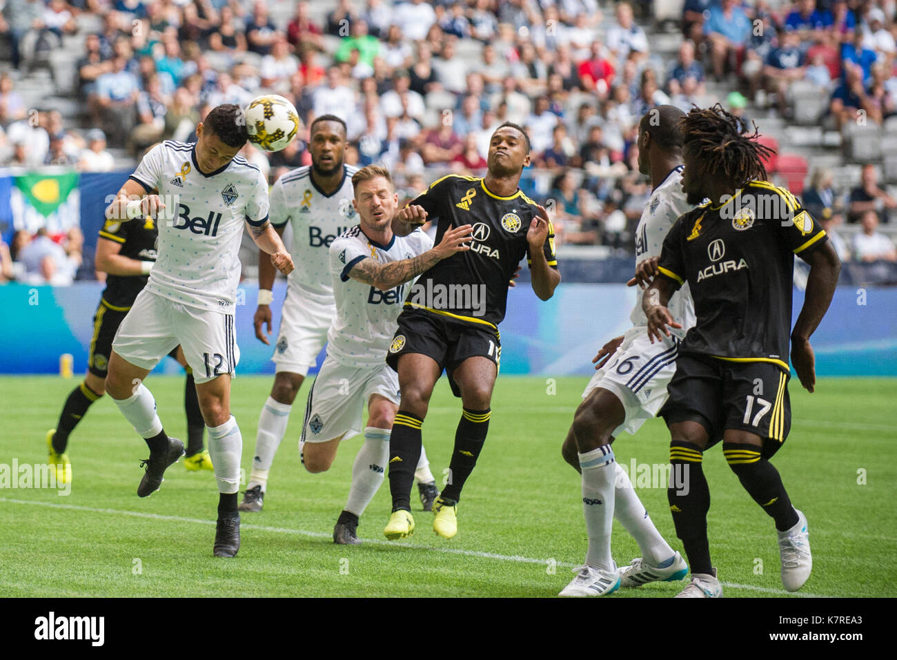 Vancouver, Canada. 16 Settembre, 2017. Fredy Montero (12) di Vancouver Whitecaps, capi la palla da un calcio d'angolo. Punteggio finale 2-2. Vancouver Whitecaps vs Columbus Crew, BC Place Stadium. © Gerry Rousseau/Alamy Live News Foto Stock