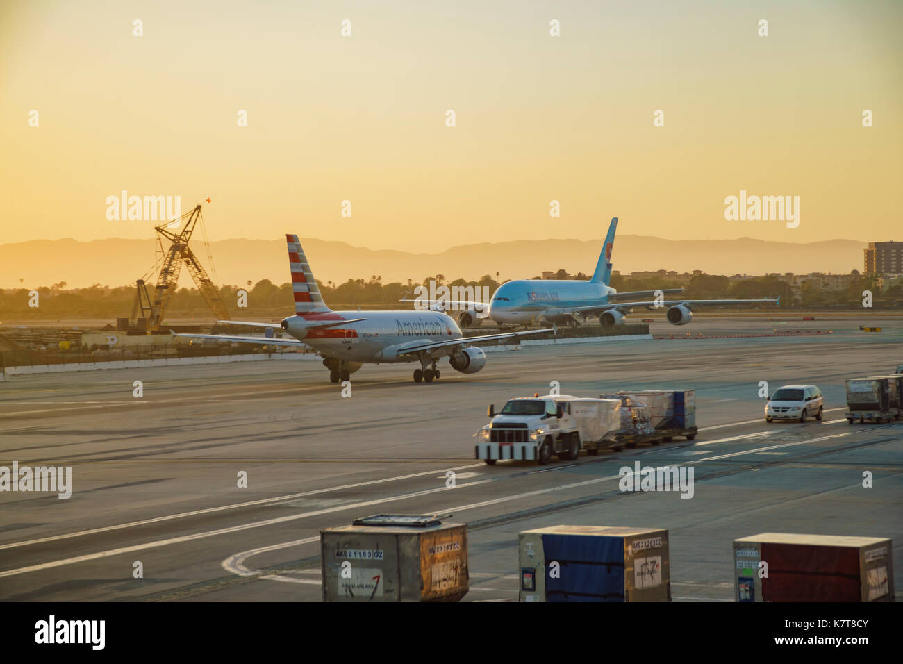 Los Angeles , jun 25: american airline e compagnia aerea Corea a giugno 25, 2017 a Los Angeles in California Foto Stock