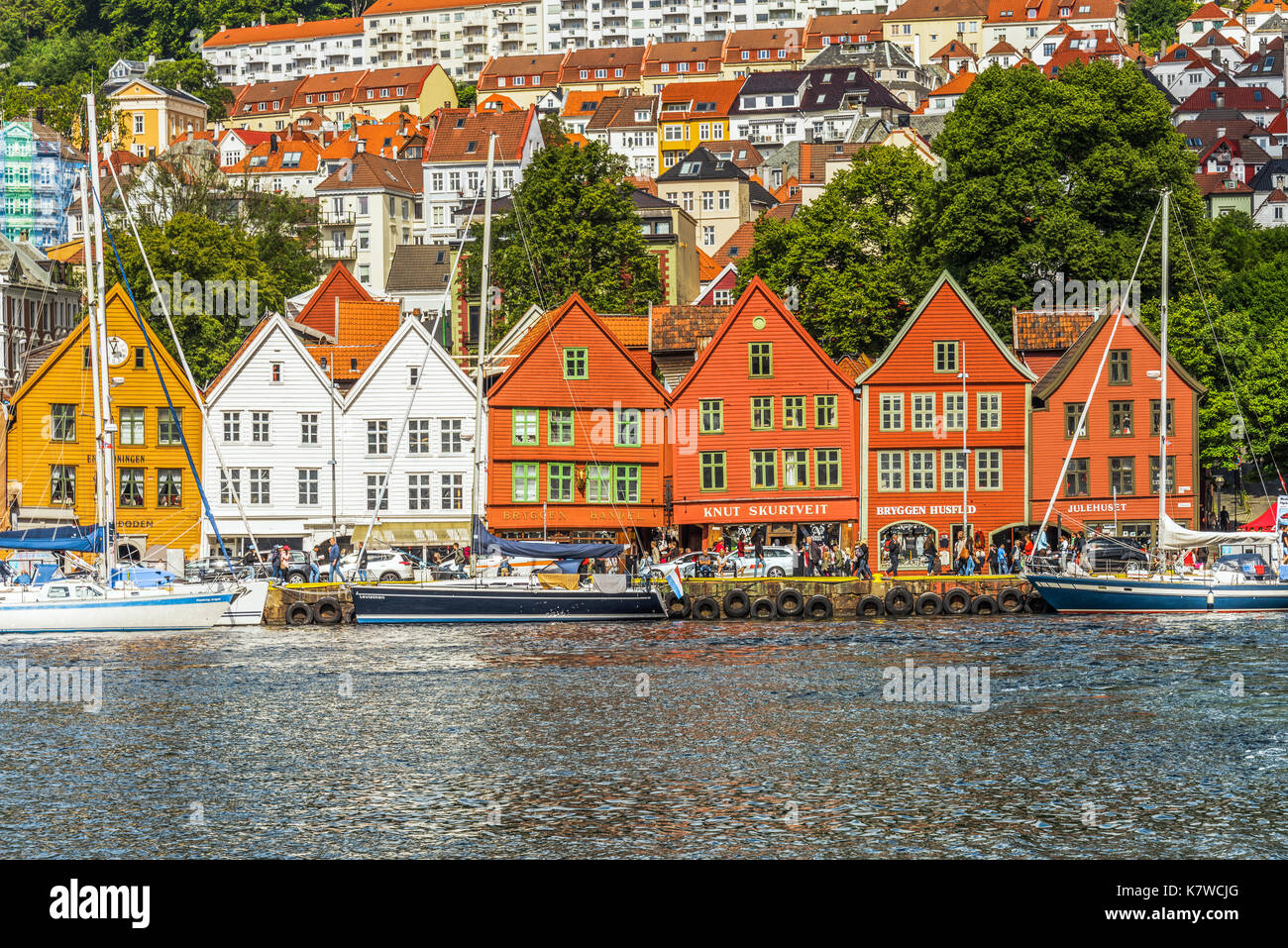 Bryggen, quartiere di vecchie case anseatica nel porto di Bergen, Norvegia Foto Stock