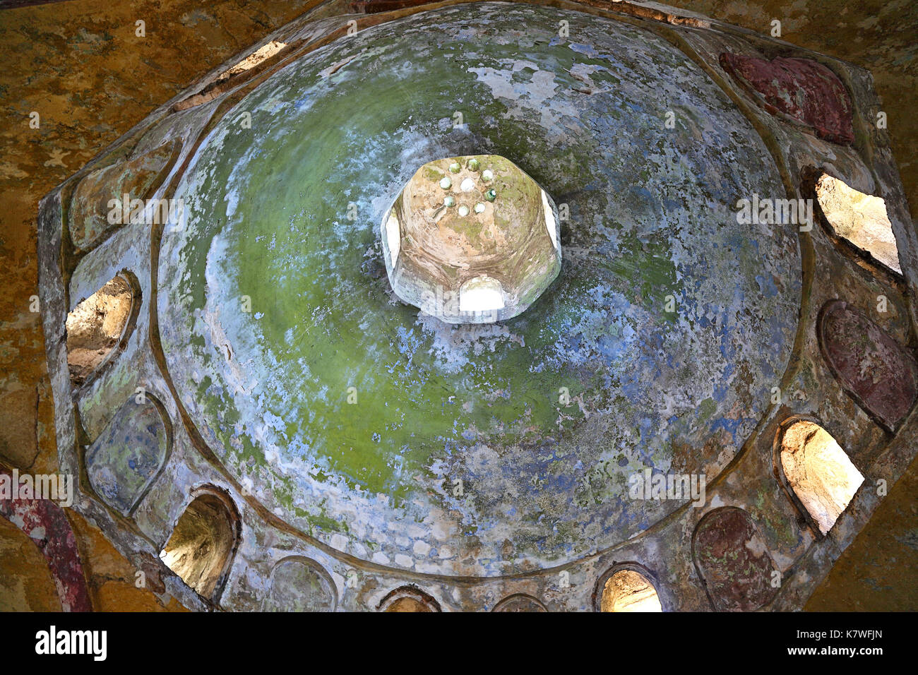 Soffitto del vecchio hammam bagni pubblici, Tripoli, Libano Foto Stock