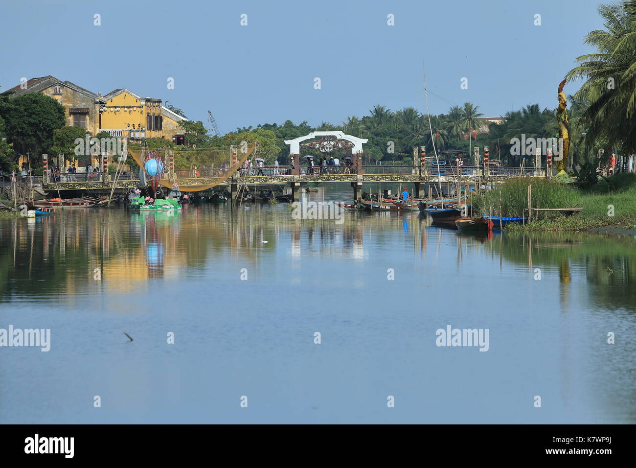 Hoi an old town, in Vietnam, sorge sulle rive del fiume Thu Bon Foto Stock