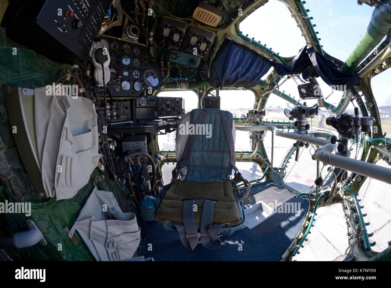 Cabina ufficiale di volo ad Antonov AN-30, velivolo di cartografia aerea. Spettacolo aereo all'aeroporto di Zhuljany. Settembre 16, 2016. Kiev, Ucraina. Foto Stock