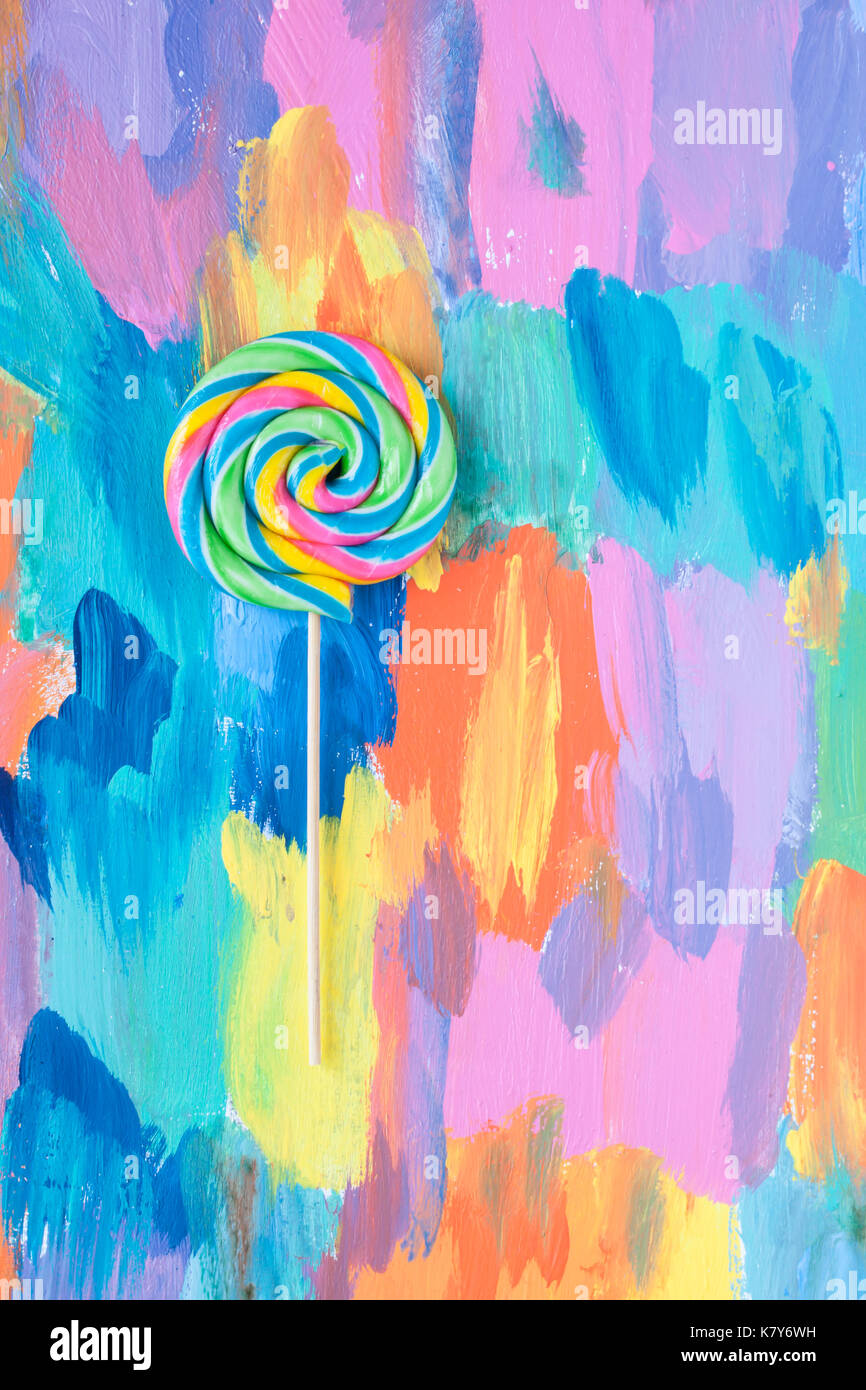 Lecca-lecca candy su uno sfondo colorato Foto Stock