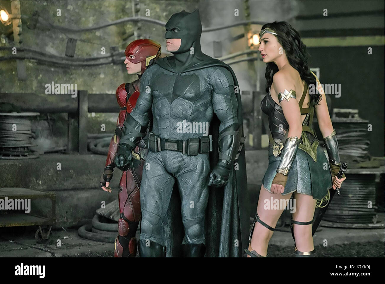 Justice LEAGUE 2017 DC Comics con da sinistra Ezra Miller, ben Afleck, Gal Gadot Foto Stock