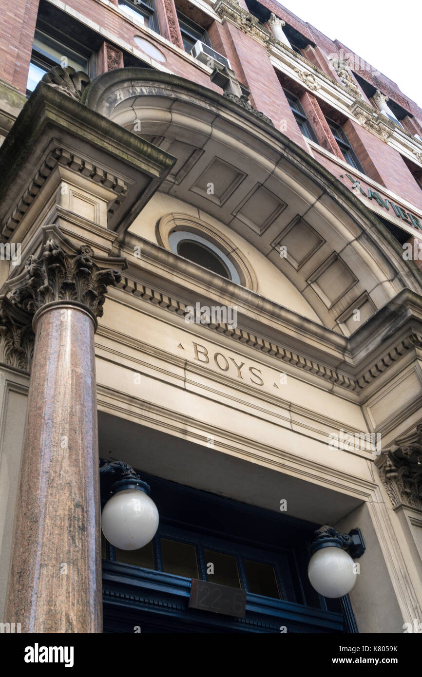 Esterno della scuola parrocchiale di Xavier, New York, USA Foto Stock