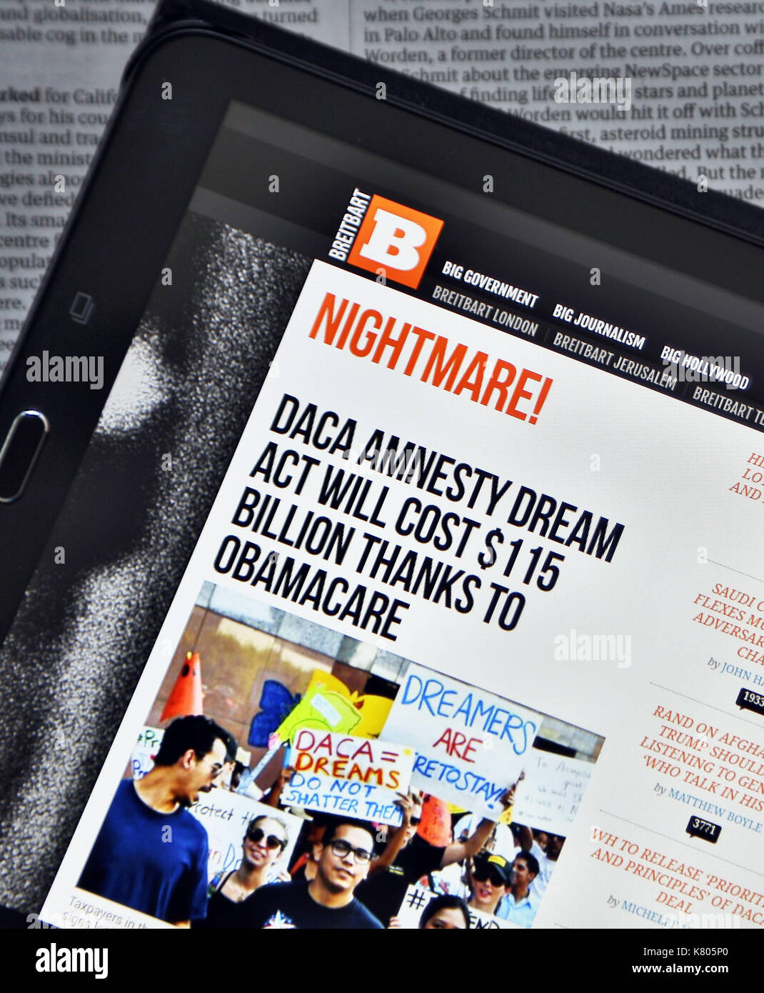 Breitbart news sito web visualizzato su un dispositivo tablet, Londra Foto Stock