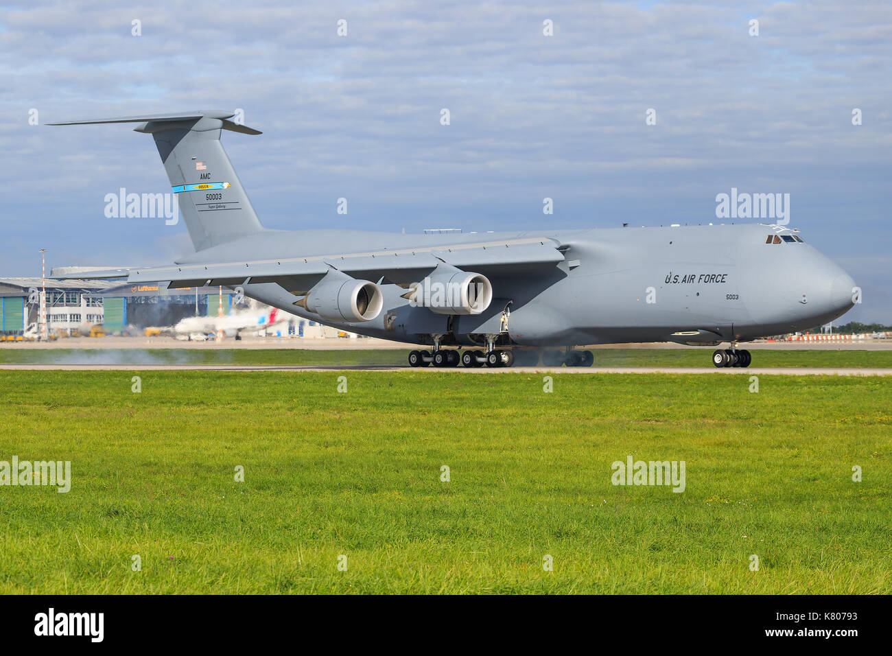 Stoccarda/Germania settembre 10, 2017: C5-m super galaxy da usa airforce presso l'aeroporto di Stoccarda. Foto Stock