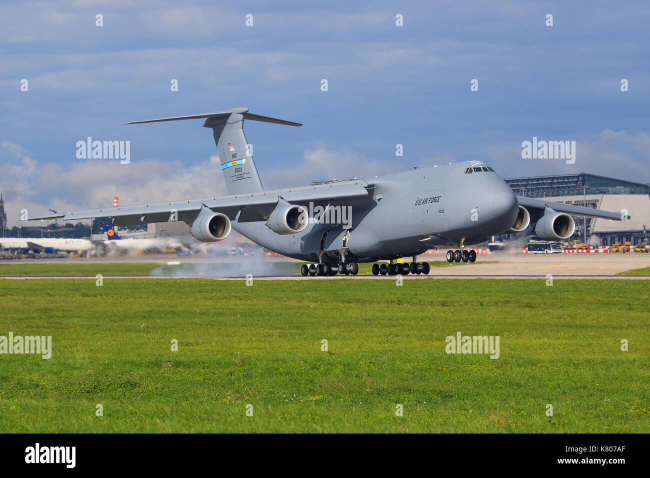 Stoccarda/Germania settembre 10, 2017: C5-m super galaxy da usa airforce presso l'aeroporto di Stoccarda. Foto Stock