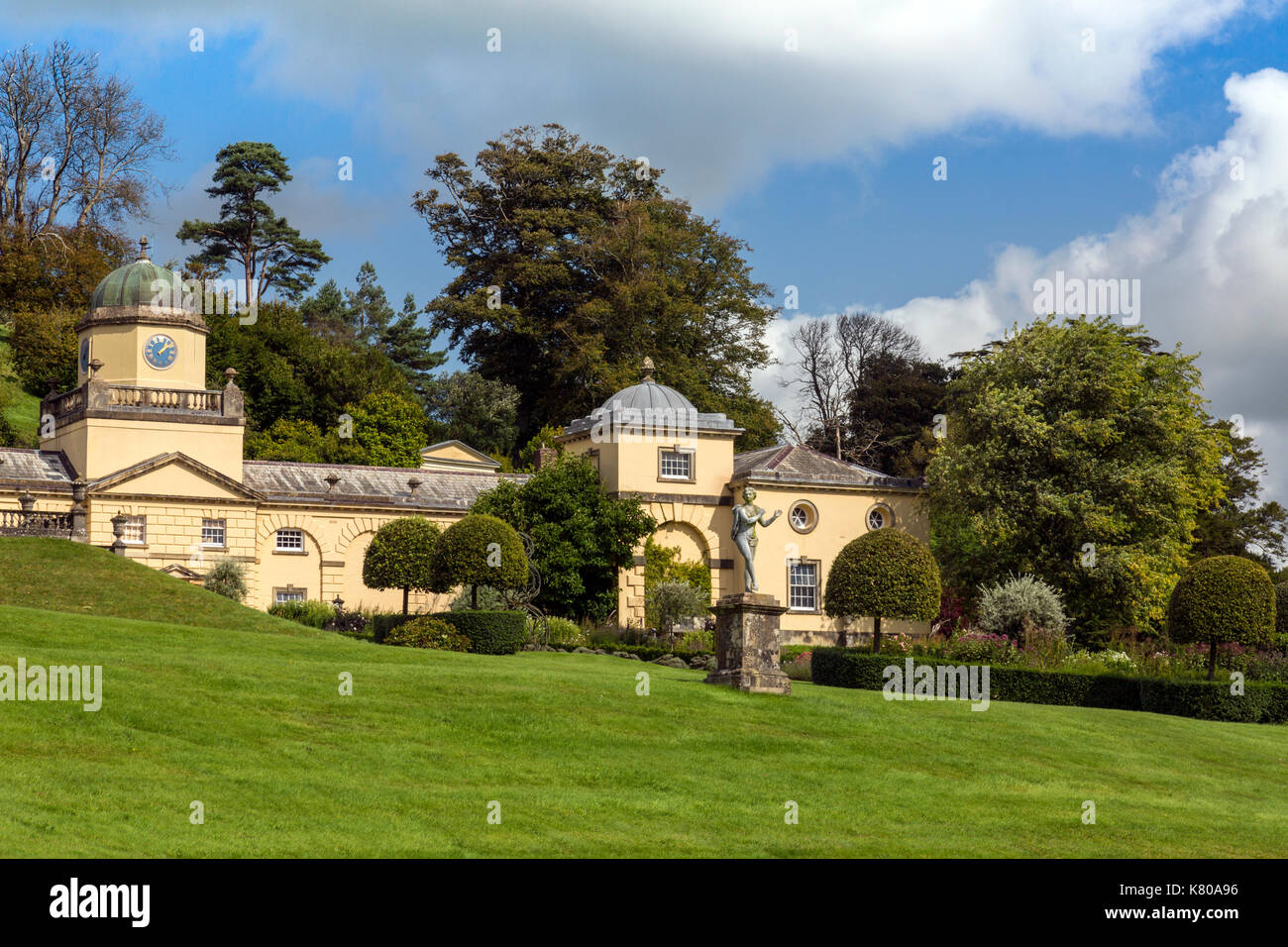 Il blocco stabile a Castle Hill House e giardini, vicino Filleigh, North Devon, Inghilterra, Regno Unito Foto Stock