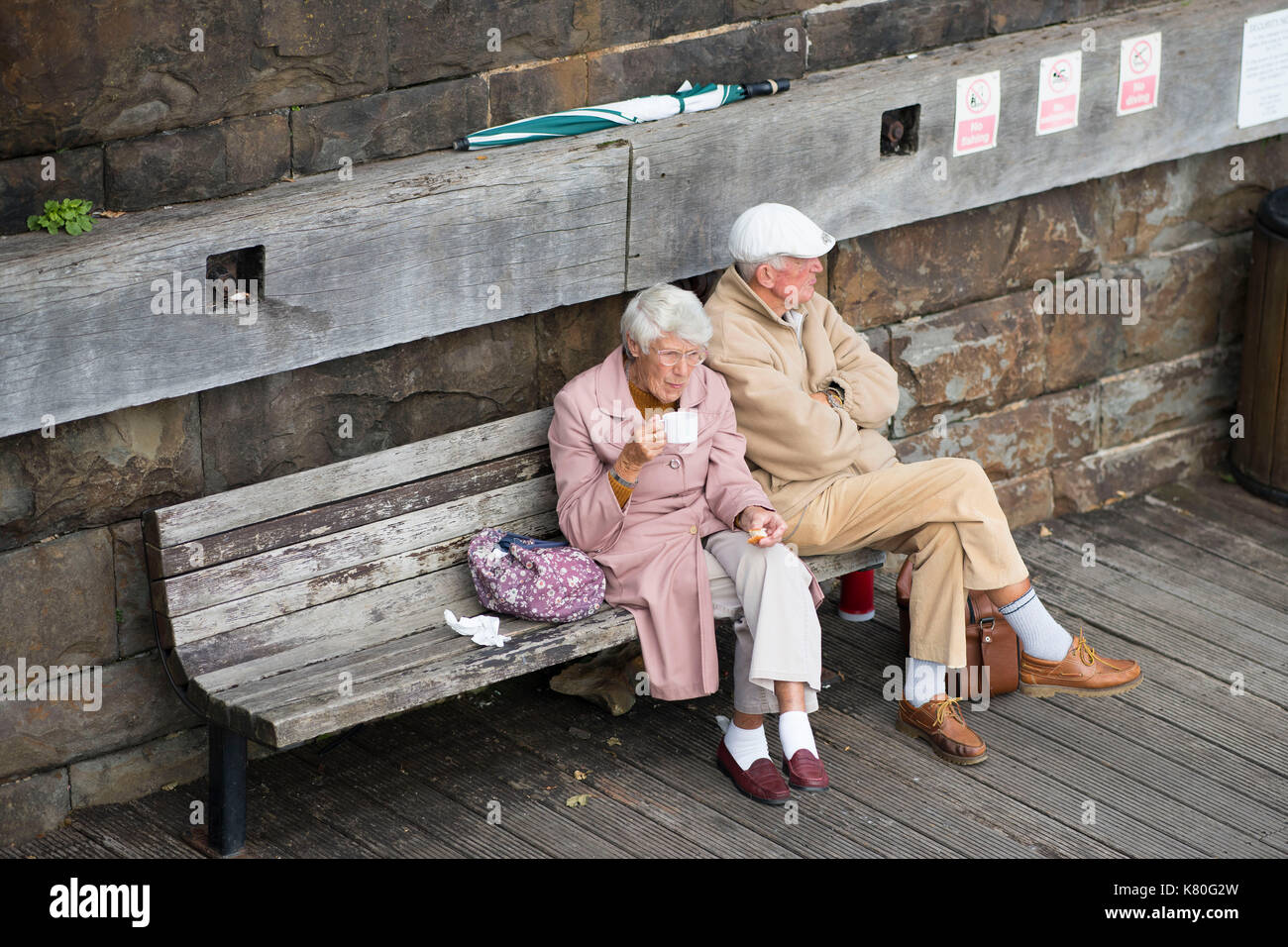 Coppia di anziani immagini e fotografie stock ad alta risoluzione - Alamy