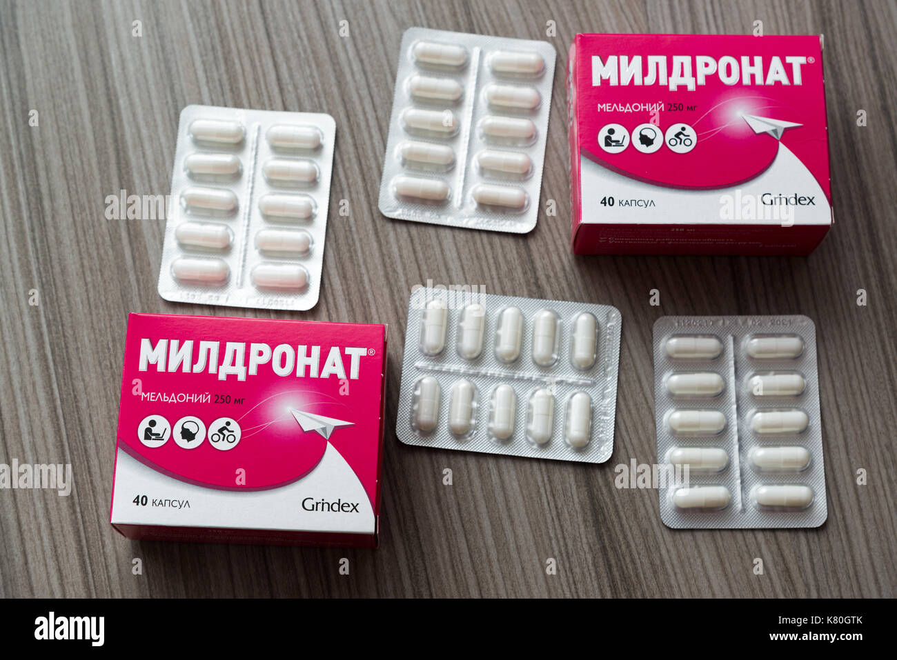 Mosca, Russia - 2 aprile 2017. due confezioni di medicinali meldonium Foto Stock