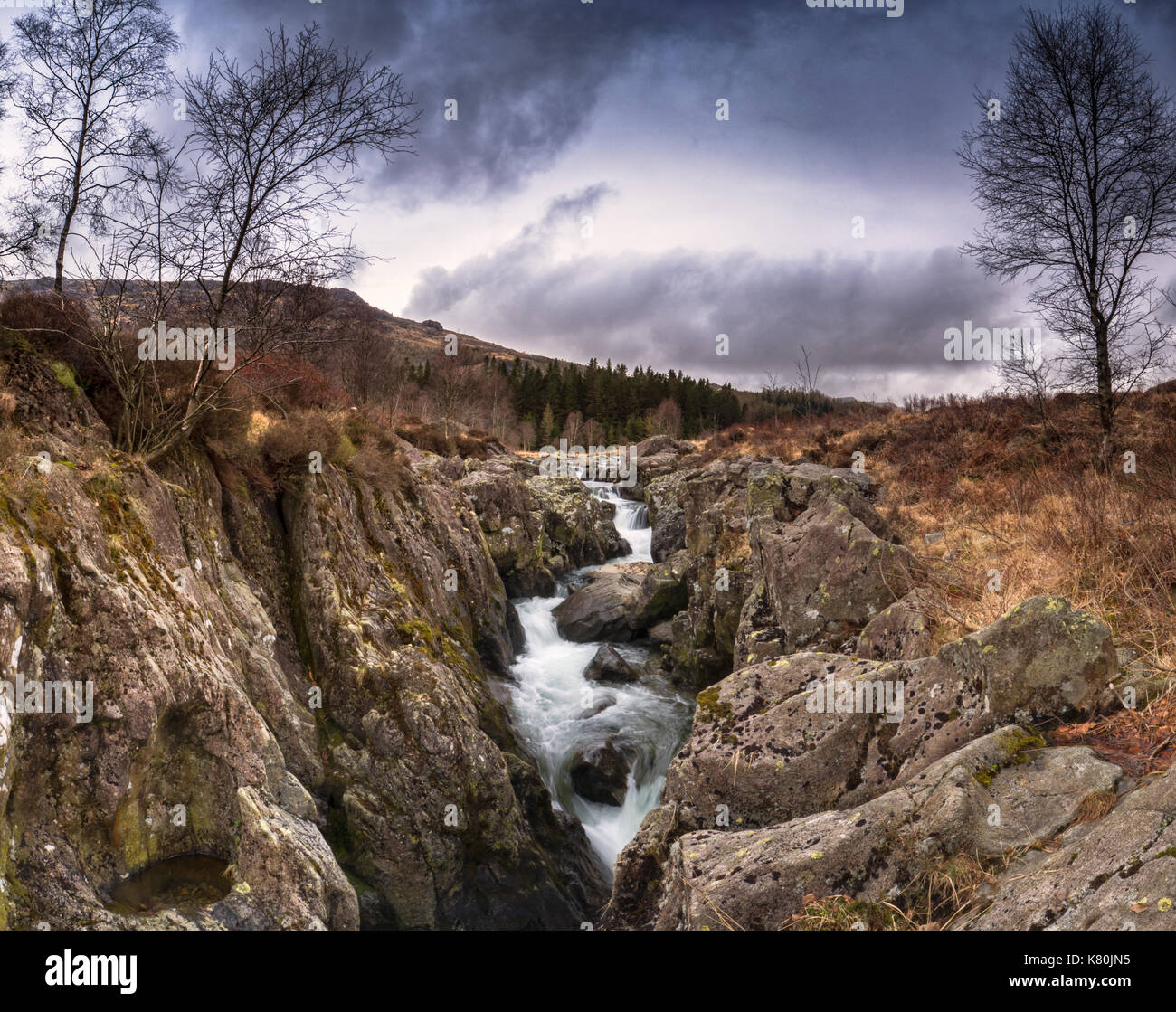 Guardando a Nord dal ponte birks nella duddon valley. Questa è stata presa come 12 fotogrammi separati utilizzando un ultra-lente grandangolare e lee 3 soft stop nd grad Foto Stock