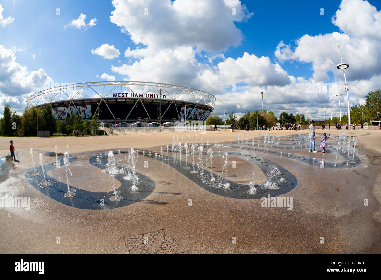 Il London Stadium presso la Queen Elizabeth Olympic Park di marca come la casa del West Ham United Football Club, London, Regno Unito Foto Stock