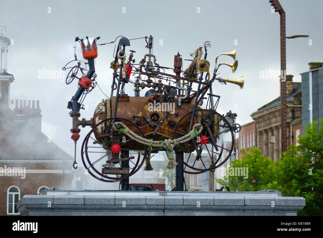 La stockton flyer automa scultura basato sulla locomozione stephensons progettato da Rob higgs ha campane fischietti e la insuffla vapore Foto Stock