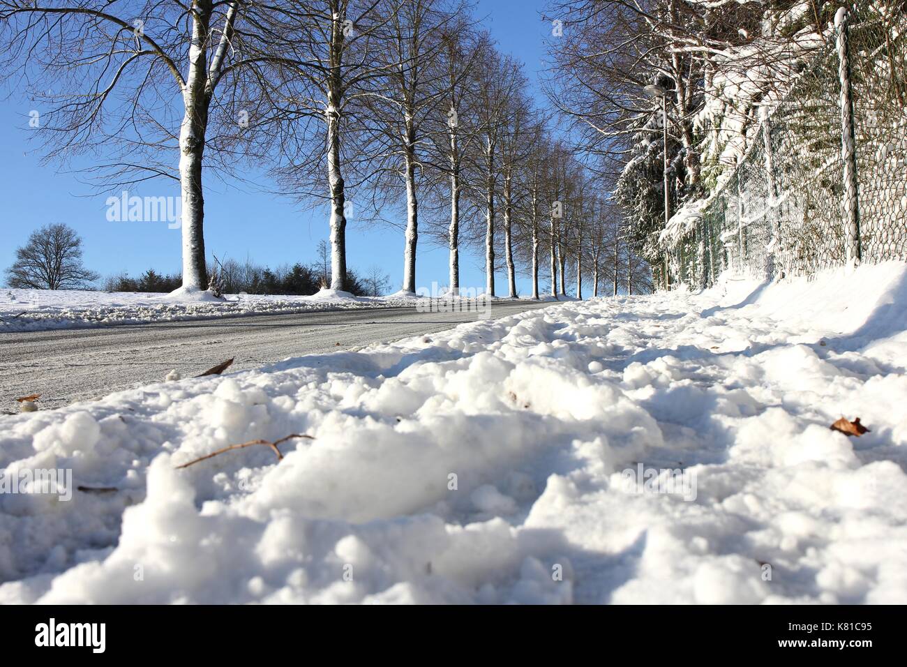 Marciapiede innevati in inverno Foto Stock