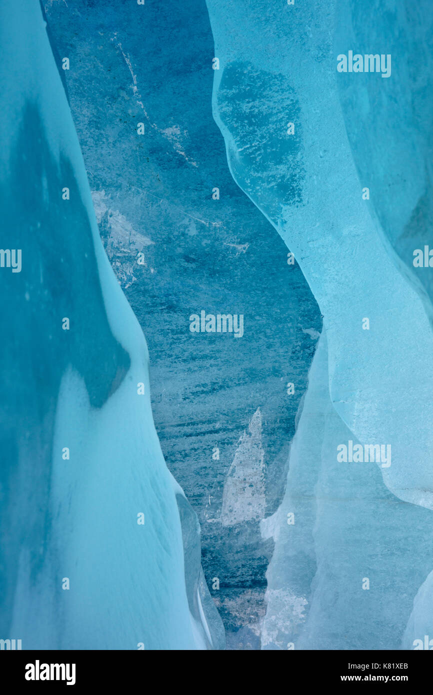 Il ghiaccio nella grotta del ghiacciaio, il ghiacciaio di Zinal, Zinal, Val d'Anniviers, Vallese, Svizzera Foto Stock