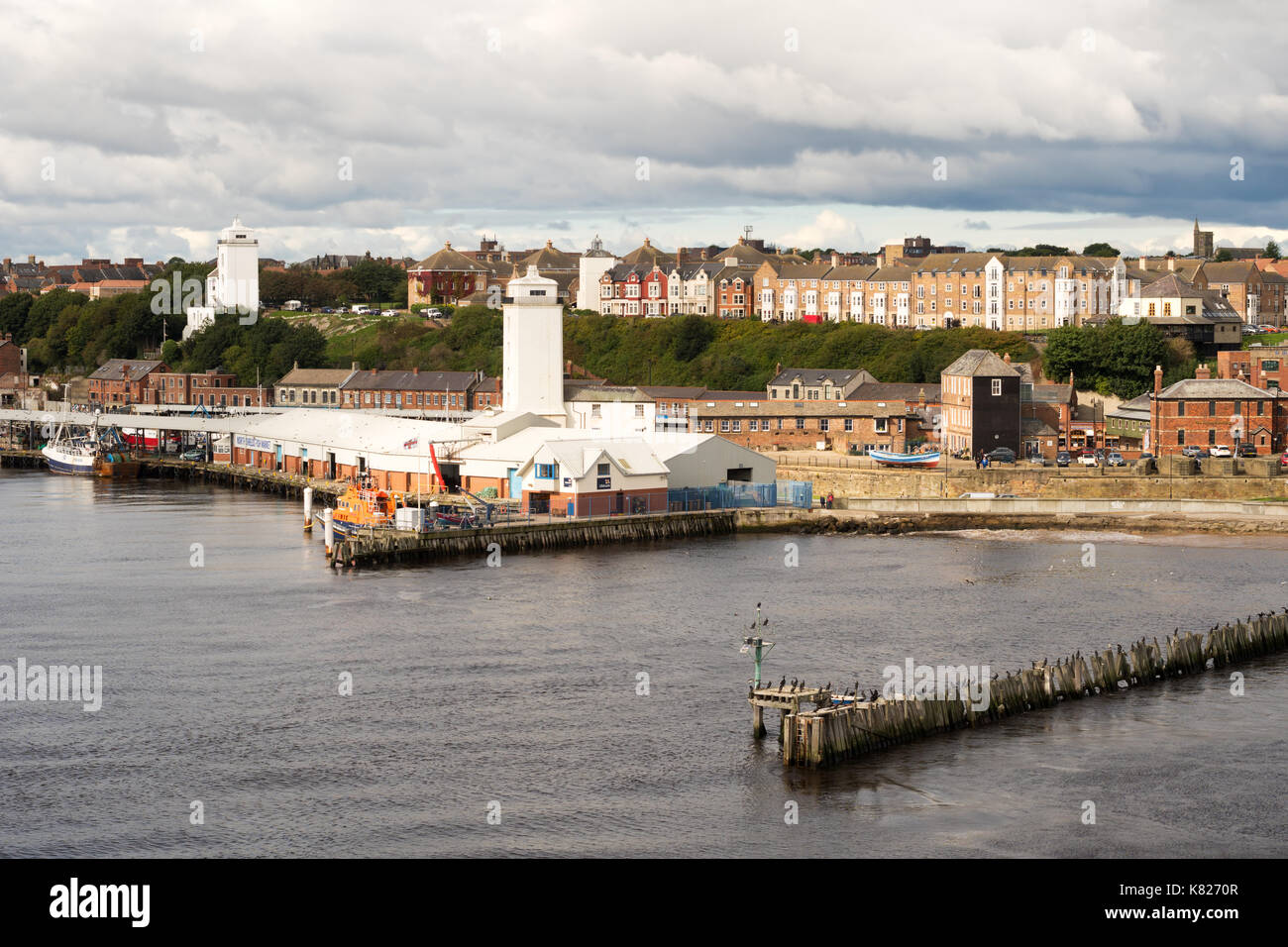 La bassa e alta, luci di navigazione luci di leader, North Shields Fish Quay, North East England, Regno Unito Foto Stock