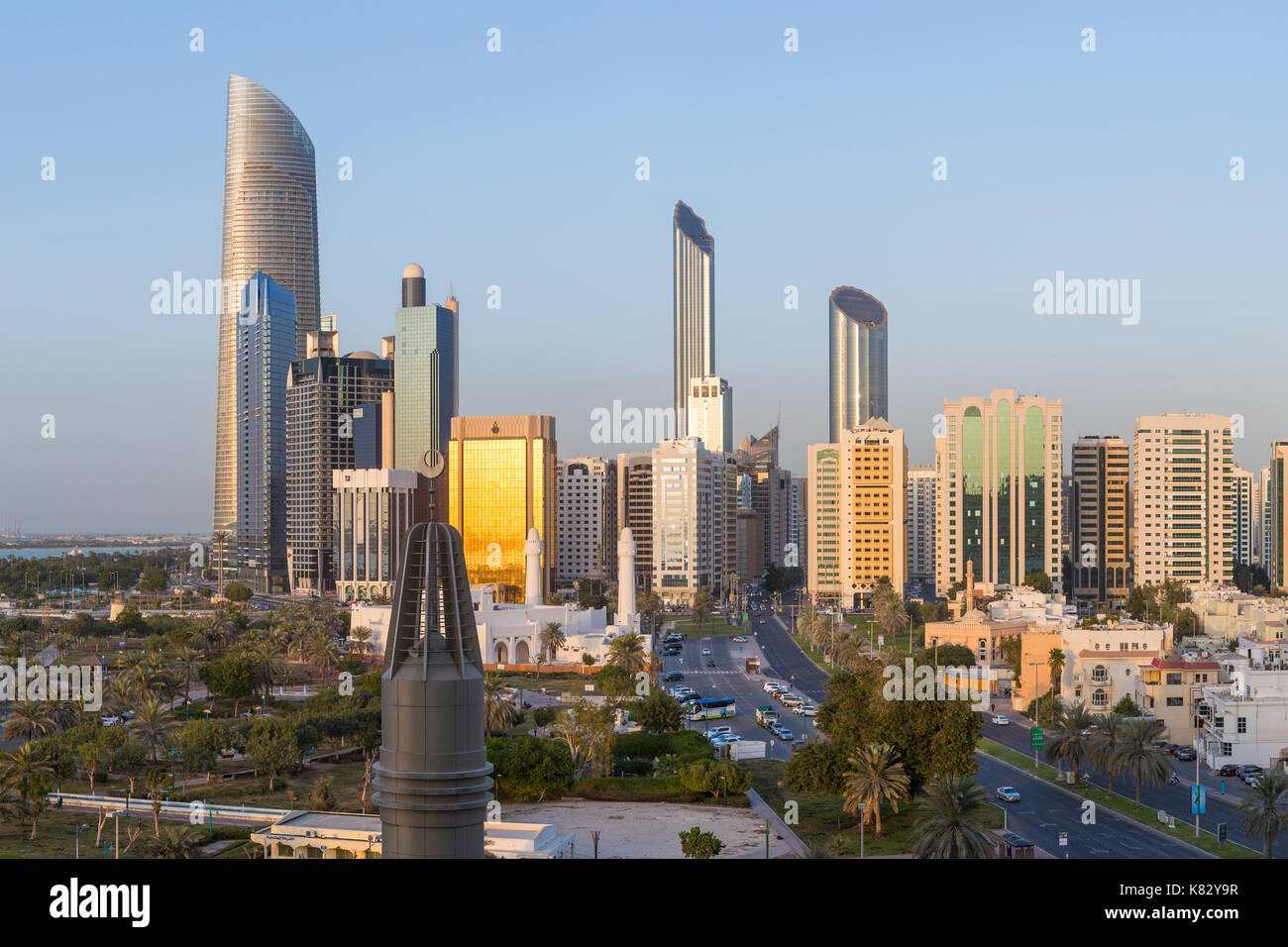 Città moderna skyline, Abu Dhabi, Emirati Arabi Uniti, Emirati arabi uniti Foto Stock