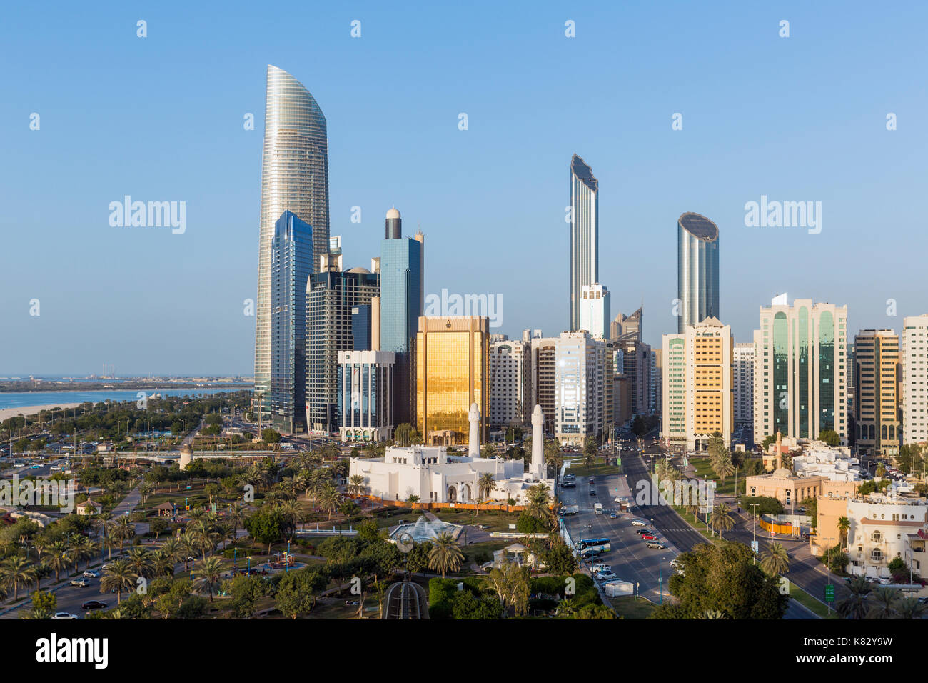 Città moderna skyline, Abu Dhabi, Emirati Arabi Uniti, Emirati arabi uniti Foto Stock