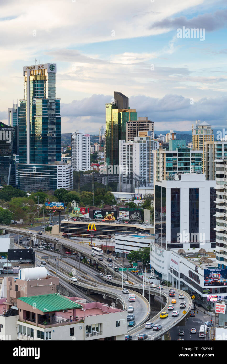 Lo skyline della citta', Panama City, Panama America Centrale Foto Stock