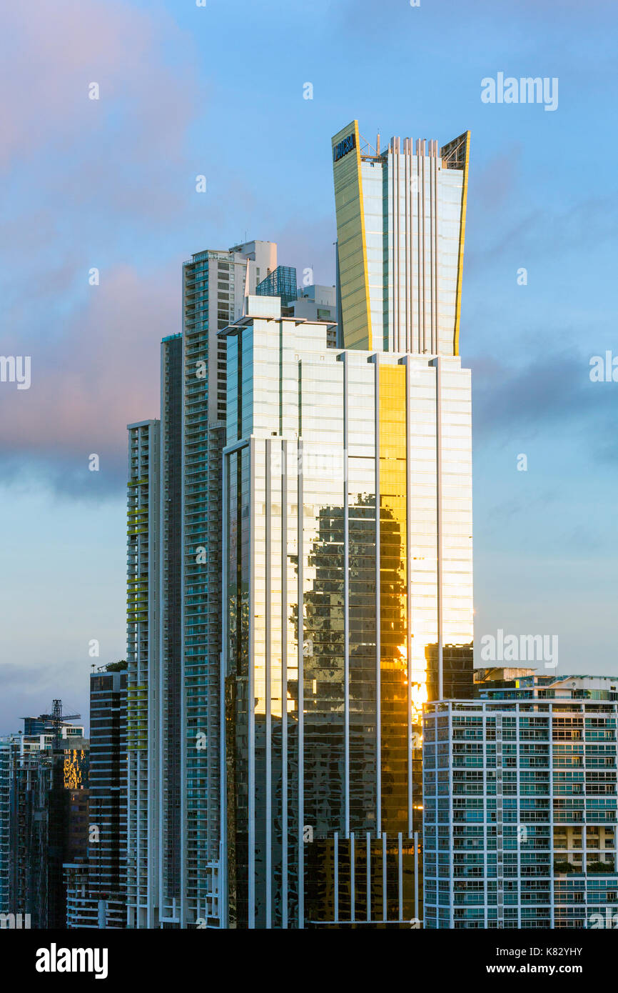 Lo skyline della citta', Panama City, Panama America Centrale Foto Stock