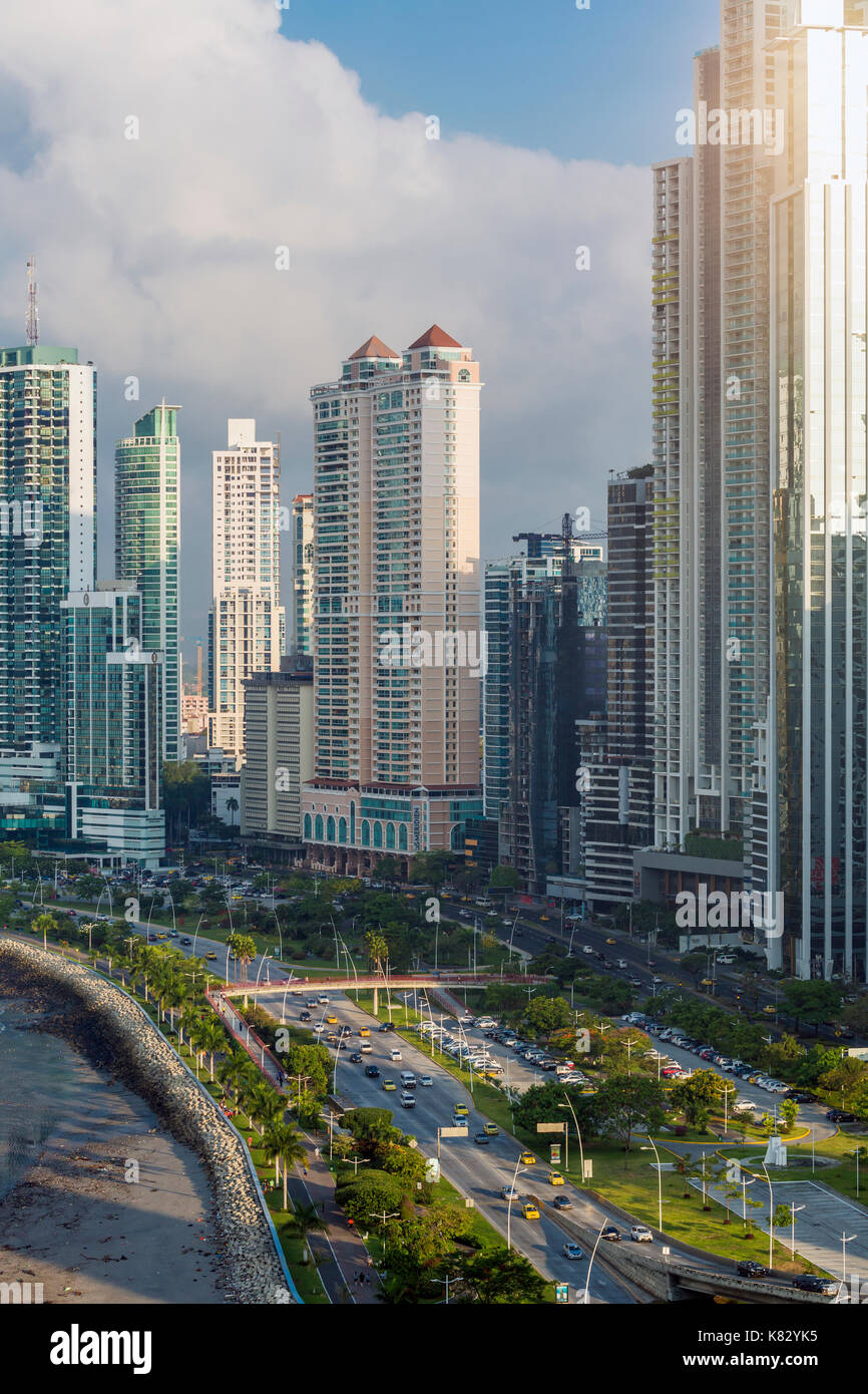 Lo skyline della citta', Panama City, Panama America Centrale Foto Stock