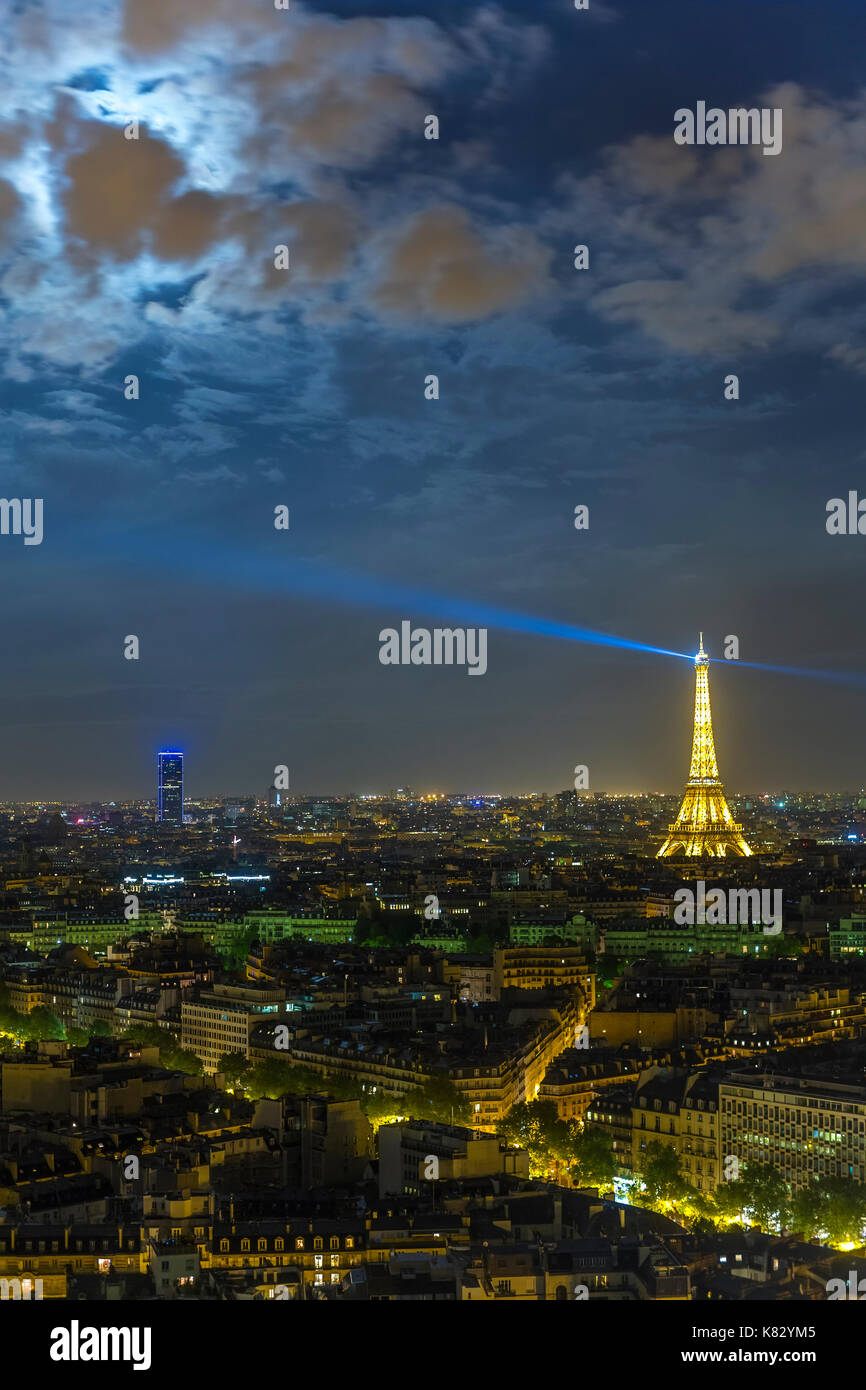 Ore del sorgere sopra la città e l'Arco di Trionfo, Parigi, Francia, Europa Foto Stock