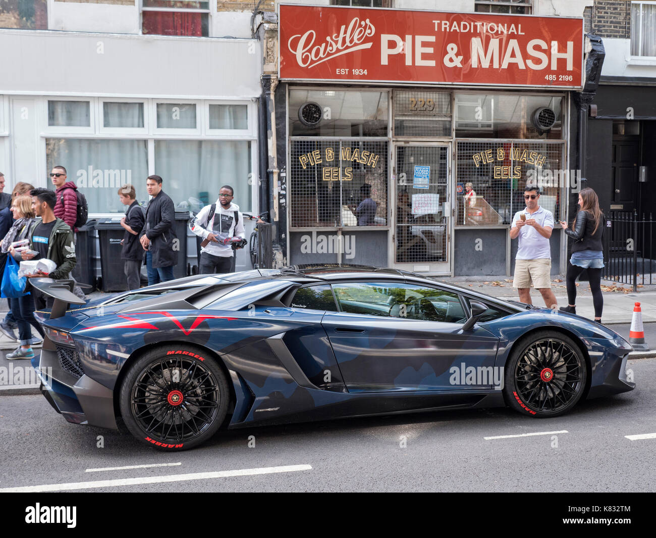 Lamborghini aventador parcheggiato su una strada in camden town london regno unito Foto Stock