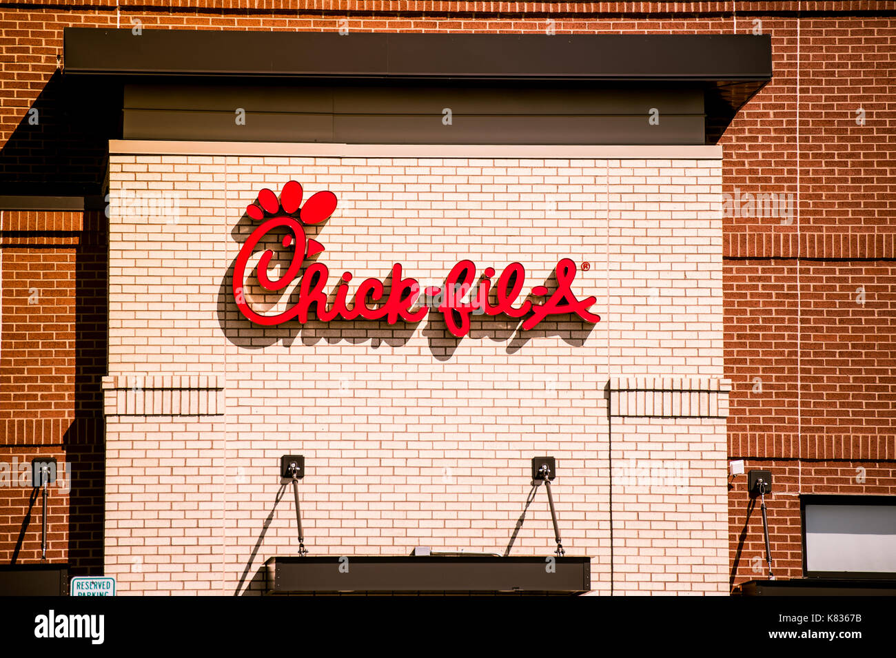 Madison, WI - 13 settembre 2017: Chick fil un segno sul lato di un ristorante. Foto Stock