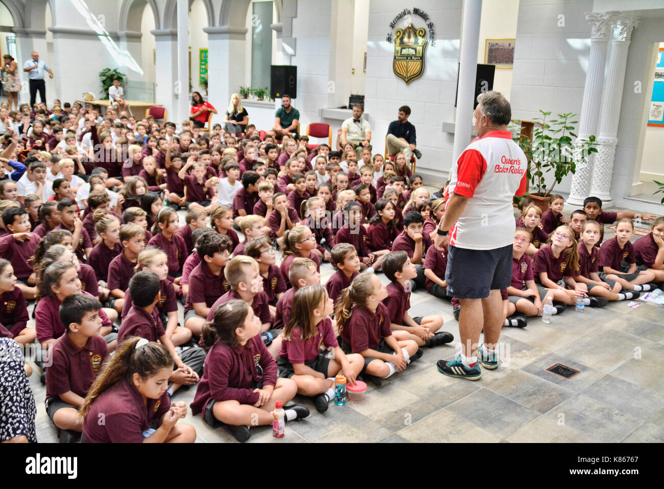 Gibilterra. Xviii Sep, 2017. Il Queens baton relay arrivati sulla Rocca di Gibilterra. Domenica. il testimone è stato preso per le scuole locali oggi lunedì come parte del tour che vedrà una grande parte della comunità che vedrà il testimone presa attraverso il centro della città su martedì. Credito: stephen ignacio/alamy live news Foto Stock