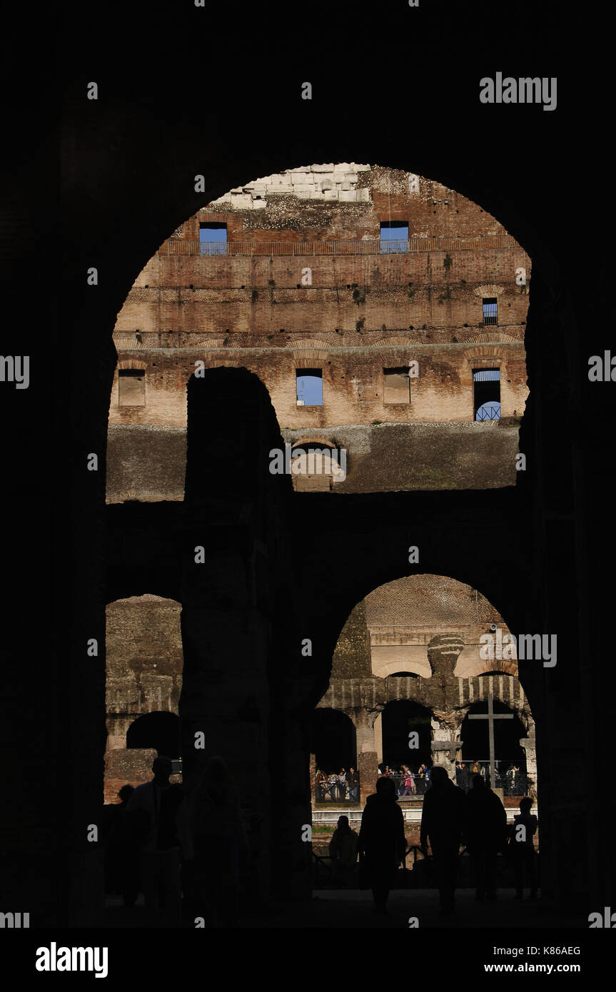 Anfiteatro Flavio o Colosseo. periodo romano. costruito nel 70-80 ce, dinastia Flavia. dettaglio. Foto Stock