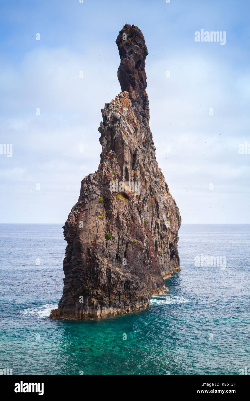 Tall isolotto roccioso della Ribeira da janela, isola di Madeira, Portogallo Foto Stock