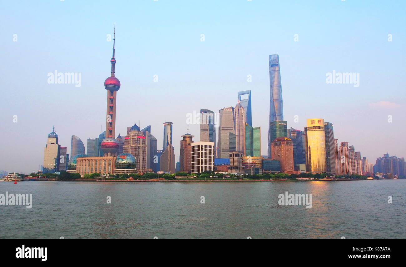 Shanghai centro finanziario dall'altro lato. Shanghai, Cina - Luglio 21th, 2016 Foto Stock