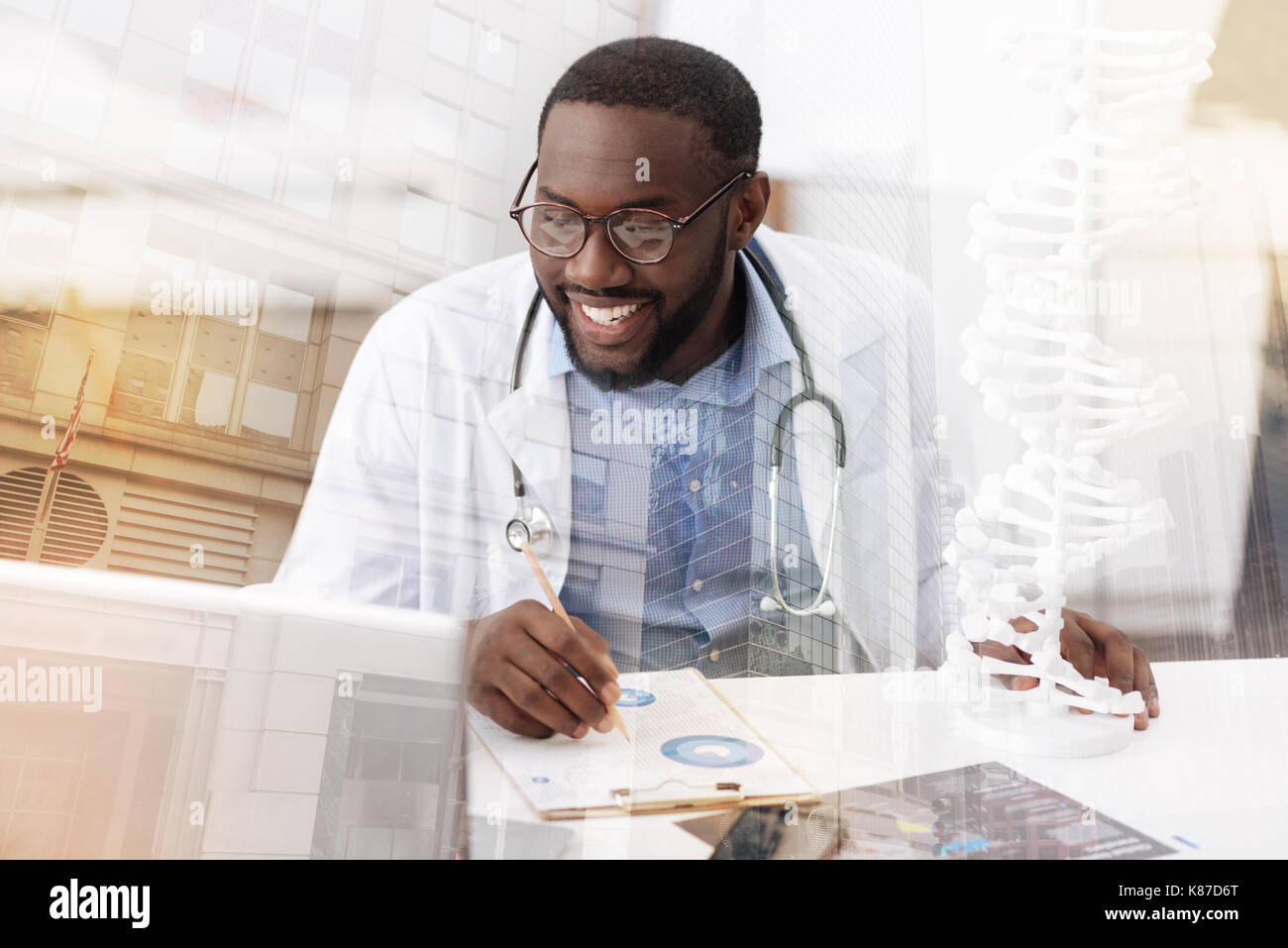 Medico di piacere lavorare con note Foto Stock