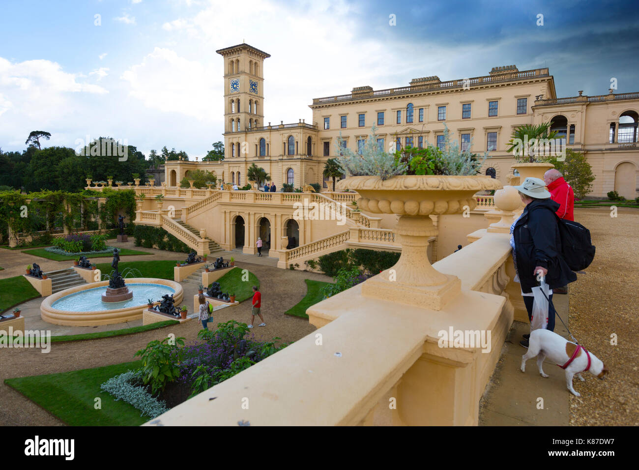 Station wagon, Rudolf, Swoboda, giardini, Durbar, camera, dipinti, Royal, Collezione Prince Albert, Queen Victoria, Abdul, Karim, Bertie, Osborne, casa, inglese, patrimonio, fontana, terrazza, palm, giardino, terrazze, giardini, progettato, design, Italiano, rinascimentale, palazzo, Thomas, 1845, 1851, cubito, East Cowes, Isle of Wight, England, Regno Unito Foto Stock